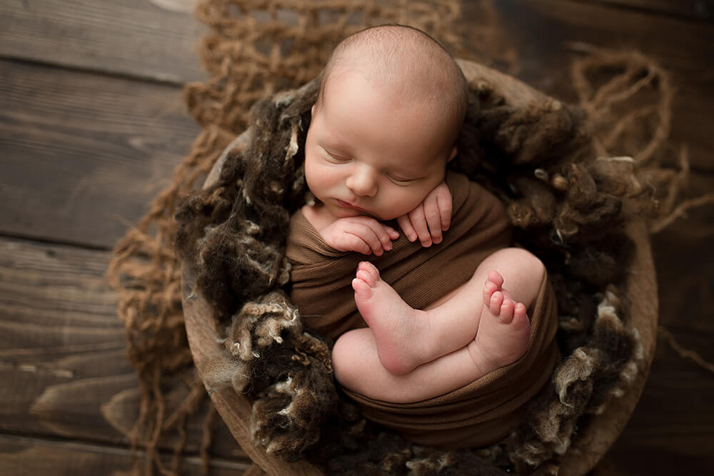 Fotografa per servizi Famiglia, maternità e neonati a Verona e Trento.Sessione maternity e newborn con Luca, Paola e il piccolo Julian. Hunny Pixel fotografa professionista newborn, neonati, maternità e ritratti di famiglia a Verona e Trento.