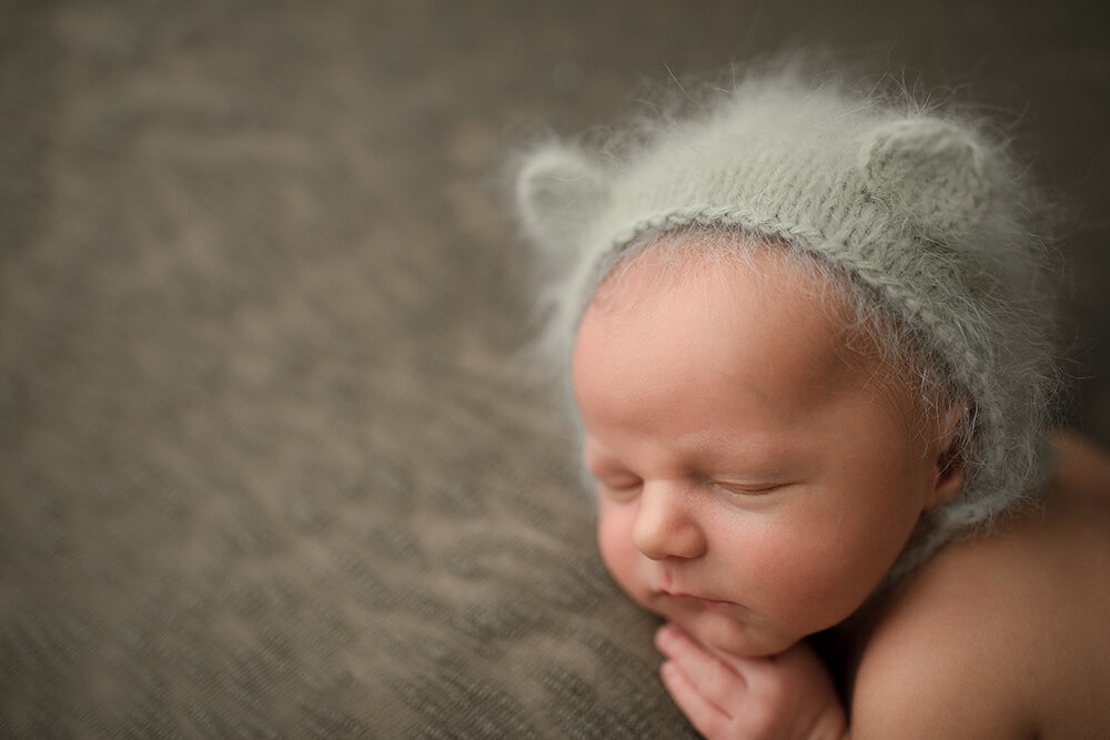 Fotografa per servizi Famiglia, maternità e neonati a Verona e Trento.Sessione maternity e newborn con Luca, Paola e il piccolo Julian. Hunny Pixel fotografa professionista newborn, neonati, maternità e ritratti di famiglia a Verona e Trento.