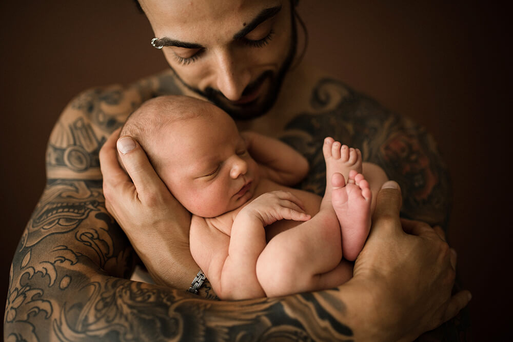 Fotografa per servizi Famiglia, maternità e neonati a Verona e Trento.Sessione maternity e newborn con Luca, Paola e il piccolo Julian. Hunny Pixel fotografa professionista newborn, neonati, maternità e ritratti di famiglia a Verona e Trento.