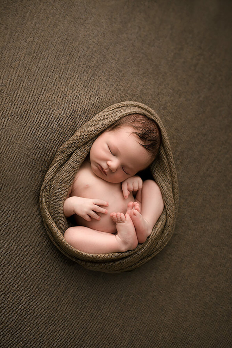 Fotografa per servizi Newborn a Verona e Trento. Neonato: Ludovico. Hunny Pixel fotografa professionista newborn, neonati, maternità e ritratti di famiglia a Verona e Trento.