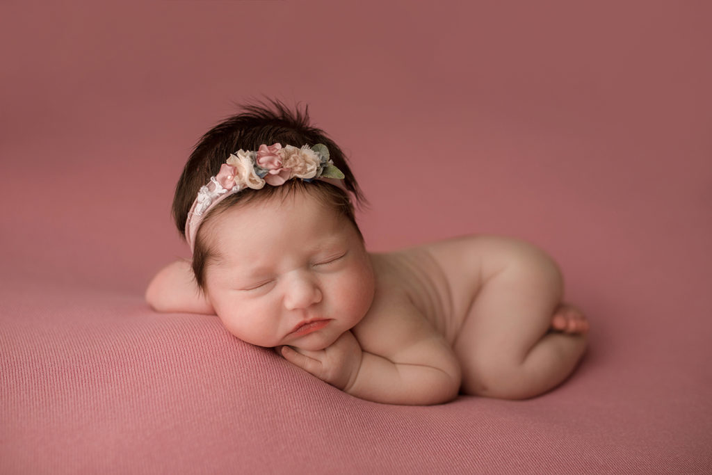 Fotografa per servizi Famiglia, maternità e neonati a Verona e Trento.Sessione maternity e newborn con Luca, Paola e il piccolo Julian. Hunny Pixel fotografa professionista newborn, neonati, maternità e ritratti di famiglia a Verona e Trento.