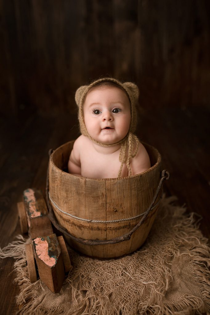Fotografo neonati e bebè a Verona Trento. Servizio fotografico neonati e bebè. Hunny Pixel fotografia di neonati, bebè, gravidanza e ritratti di famiglia.
