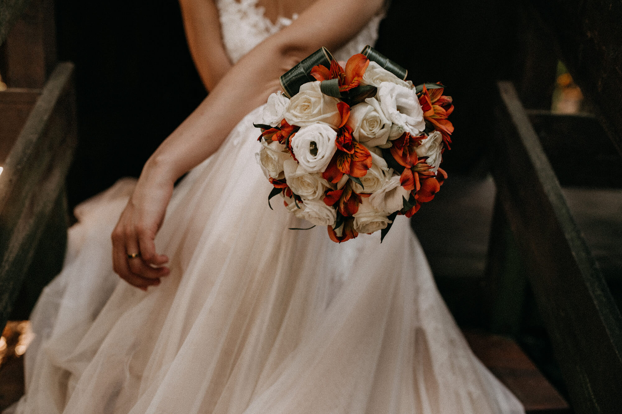 Foto di sposa con bouquet - Servizio fotografico matrimoni