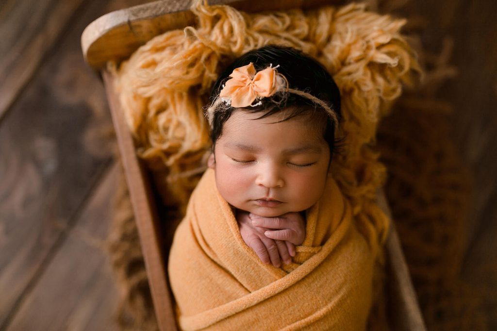 Fotografa newborn neonati a Verona Trento. Servizio fotografico neonati e famiglia. Hunny Pixel fotografia di gravidanza e ritratti di famiglia.