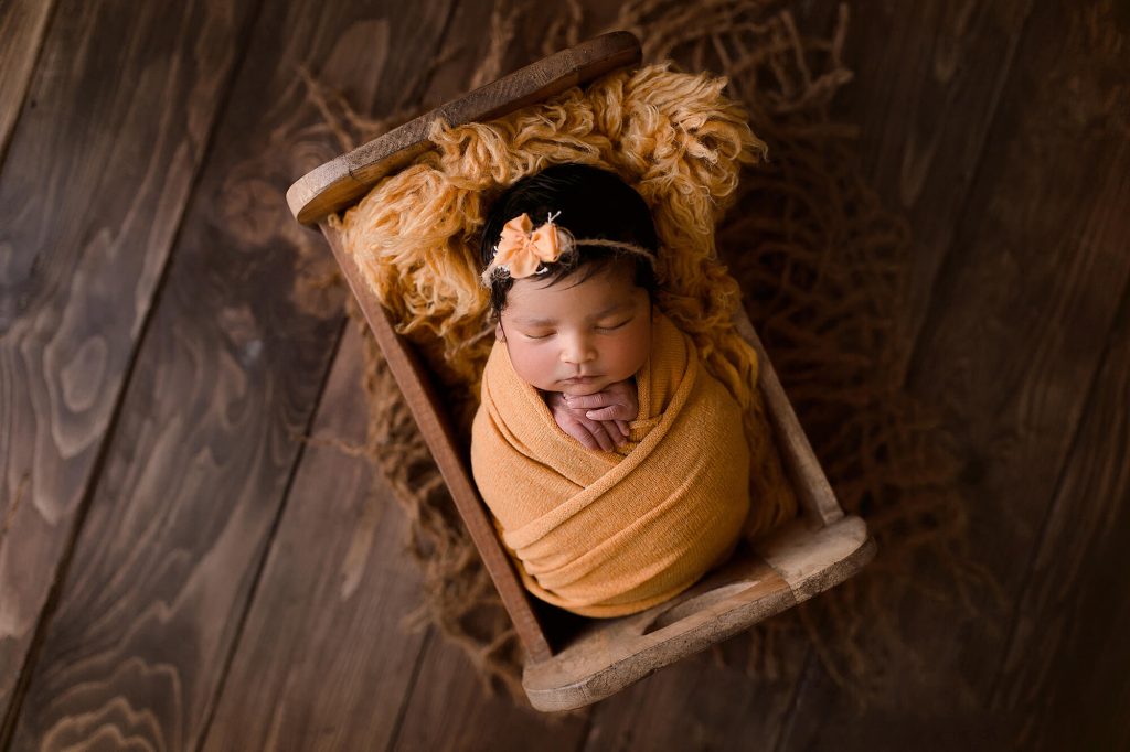 Fotografa newborn neonati a Verona Trento. Servizio fotografico neonati e famiglia. Hunny Pixel fotografia di gravidanza e ritratti di famiglia.