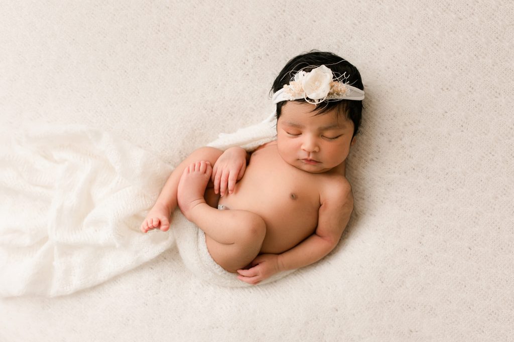 Fotografa newborn neonati a Verona Trento. Servizio fotografico neonati e famiglia. Hunny Pixel fotografia di gravidanza e ritratti di famiglia.