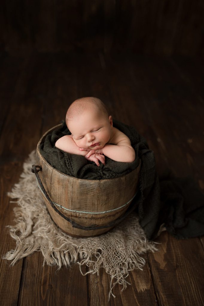 Fotografa newborn neonati a Verona Trento. Servizio fotografico neonati e famiglia. Hunny Pixel fotografia di gravidanza e ritratti di famiglia.