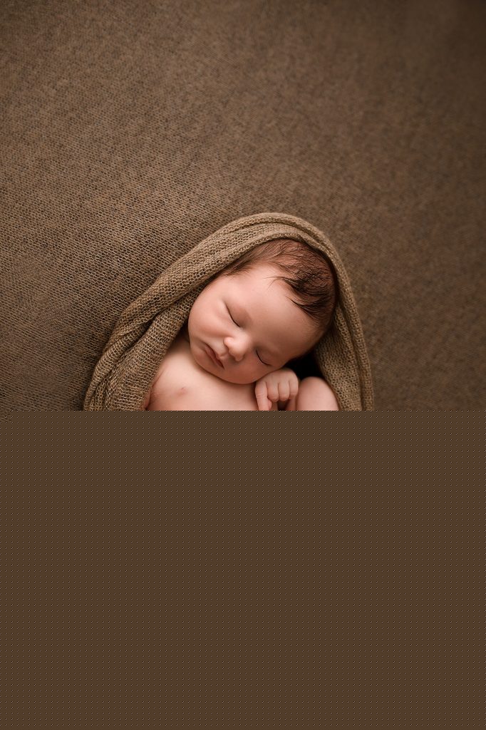 Fotografa newborn neonati a Verona Trento. Servizio fotografico neonati e famiglia. Hunny Pixel fotografia di gravidanza e ritratti di famiglia.