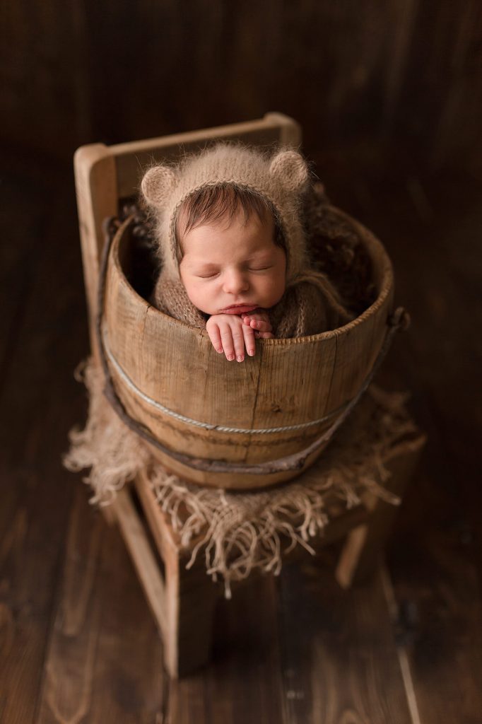 Fotografa newborn neonati a Verona Trento. Servizio fotografico neonati e famiglia. Hunny Pixel fotografia di gravidanza e ritratti di famiglia.