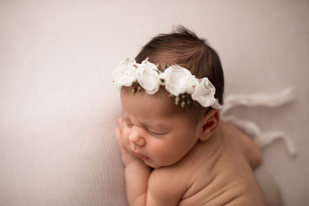 Fotografa newborn neonati a Verona Trento. Servizio fotografico neonati e famiglia. Hunny Pixel fotografia di gravidanza e ritratti di famiglia.